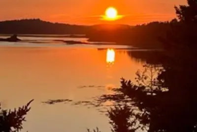 Image de Charming Pembroke cabin, stunning views, total privacy, beach combing, near town