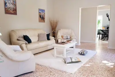 Image de Maison avec jardin dans un quartier calme proche centre du historique d’Avignon.