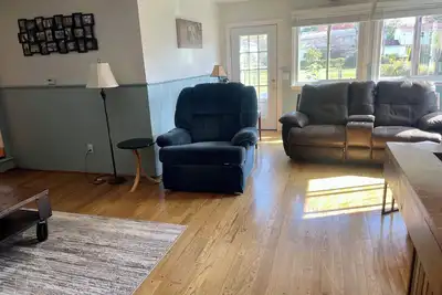 Image de Big & Cozy 3-bedroom House with Driveway, Huge Tv & Fireplace in Buffalo Suburbs