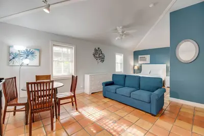 Image de Osprey Suite | Charming Hideaway, Hot Tubs, Close to Duval!