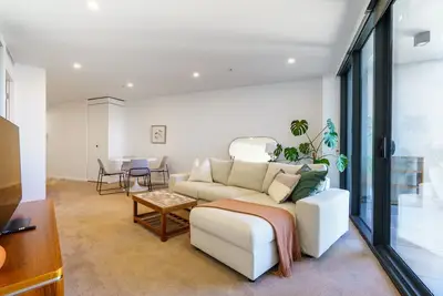 New to Vrbo: Serene 2br Apt in the Radiant City of Civic