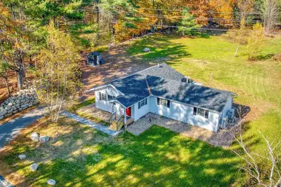 Image de Comfy Cottage | New! Jay/Wilmington Close to Whiteface Mountain!