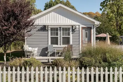 Image de The Little Haven: Charming 2 bedroom beach cottage in South Haven!