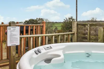 Image de A fabulous pod sat in 115 acres of farmland with private hot tub.
