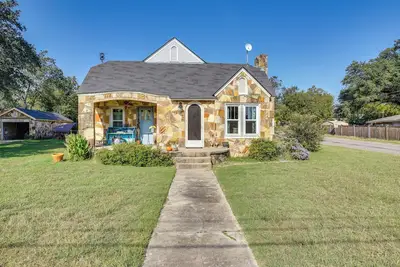 Image de 4 Mi to Dinosaur Valley: Rustic Glen Rose Cottage!