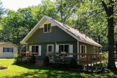 Image de ‘Whispering Oaks’ Cottage with Private Lake Access, Outdoor Fire Pit and More!