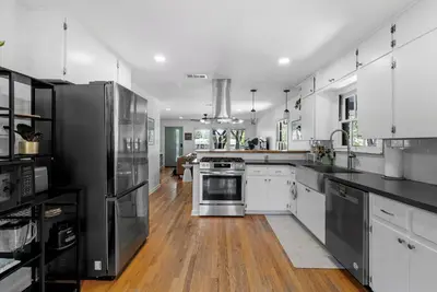 Image de Newly Listed East Austin Haven\n