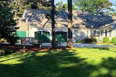 Image de Charming Guest House, with Waterviews & Private Beach! Perfect for Fun Weekends!