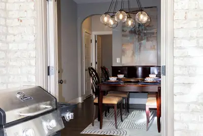 Image de Peaceful Retreat Tucked Behind Private Gates