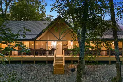 Image de Cabin w/ Firepit~Pickleball~Arcade Games~River Boat Ramp~20 Min Lake Cumberland