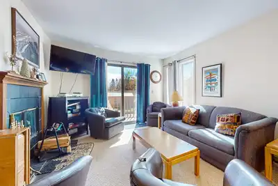 Image de Walk-to-shuttle condo, balcony, fireplace, jacuzzi, pool, hot tubs, sauna