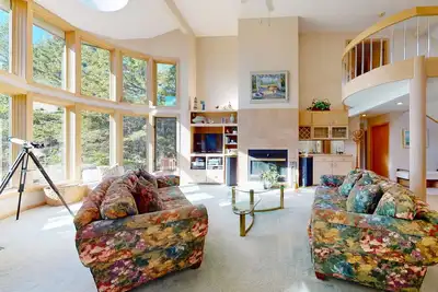 Image de Lakefront home on Oyster Bay w/ private dock, beach, fire pit, & hammock