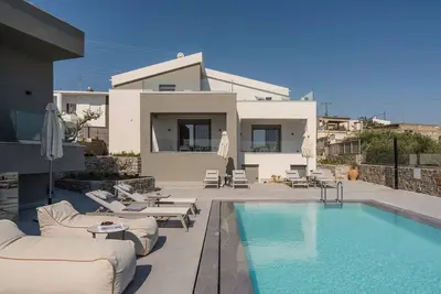Bienvenue dans notre nouvelle villa avec une vue magnifique et beauté naturelle!