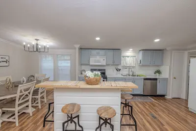 Image de Block To Water with water access, Sleeps 10, close to rocker b, fire pit