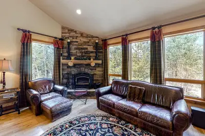 Image de Spacious 4-bedroom Home in Fairplay on wooded lot with mountain views