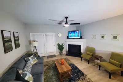 Image de Stylish 2-bedroom townhome near Duke & Local Hospitals