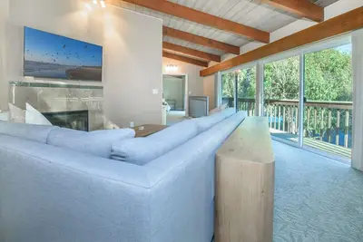 Image de Tranquil Modern 4-bedroom Beach House with WiFi in Santa Cruz County