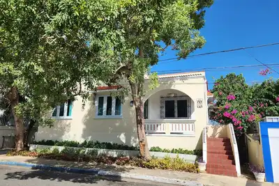 Image de Built in 1942 and recently restored. Natural light and green lush vegetation.