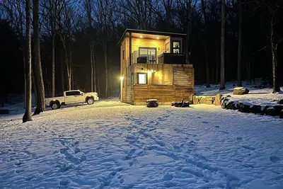 Image de Secluded modern cabin with hot tub