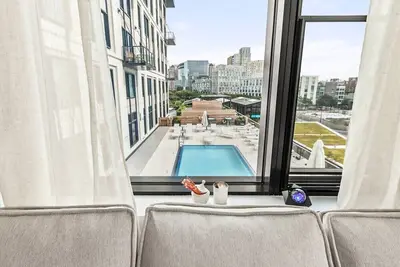 3 Bedroom 2 bathroom Lux Boston Highrise