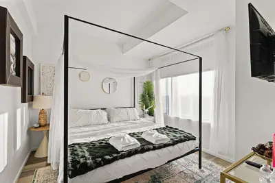 Image de Family Fun in Boston: Rooftop Pool & City Views