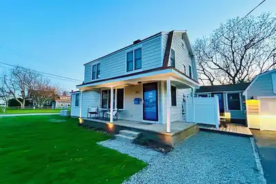 Image de Steps to 3 Falmouth Beaches in our 6+bedroom with oversized outdoor shower