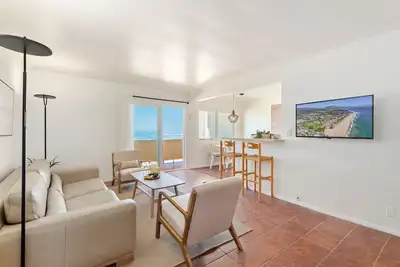 Image de New 2 Br Condo I Carpinteria. Lovely Sunsets & Walk Everywhere!