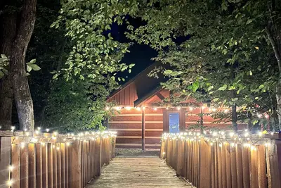 Image de Newly Built-Sleeps 8 w/Fire Pit, Arcade lineup, Hot Tub, Horseshoe Pit & BBall
