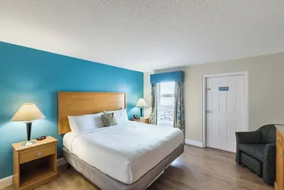 Image de Two Bedroom, Two Bathroom Condo