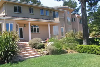 Image de Tiburon water views Luxury 4bdr/3. 5bt. spacious house