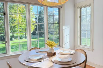 Image de Cozy Ithaca Retreat - Fenced Yard - 7 min drive to Cornell - Ev Charger