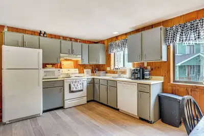 Image de 4 Mi to Mt Snow Resort: Charming Condo w\/ Balcony