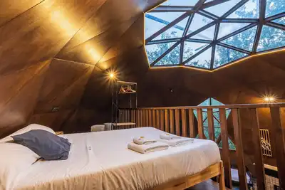 Image de Incredible geodesic dome in a 100% nature estate