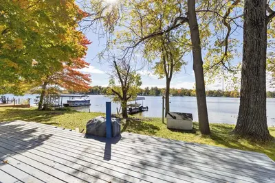 Image de Lakefront Home with Dock, Firepit & Private Deck