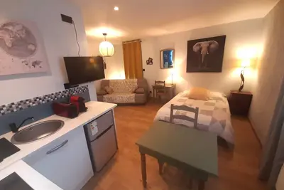 Image de Confortable studio Ă deux pas du golf et au coeur de Villedieu sur indre.