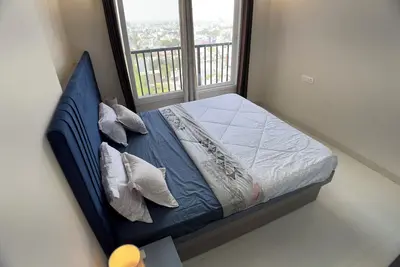 Image de Luxurious 3bhk Apartment with city Skyline view & spectacular sunset! !