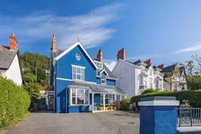Image de Beautiful Boutique Style 4 Bedroom Apartment sleeps 8 -Aberdovey- Free Parking!