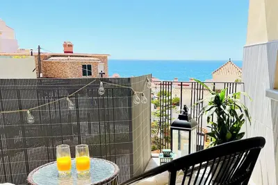 Image de Sunrise Balcony • Sea Views - Pool - 2 min to Beach