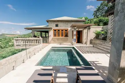 Image de 5br/4. 5ba Beachfront Retreat @Melones Beach Reserve