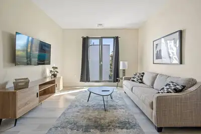 Fabulous 2br! Free Parking! 30 Min to Nyc!