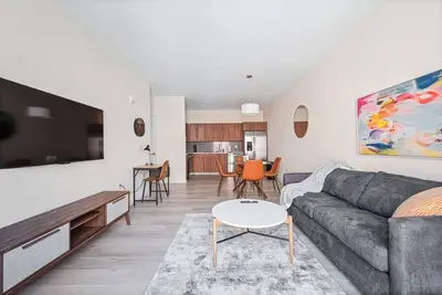 Spectacular! 2br Free Parking! 30 min to Nyc!