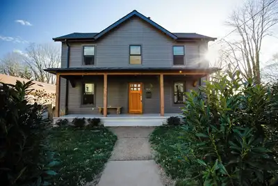 Image de 3-Bedroom Modern Farmhouse with large backyard in downtown Charlottesville