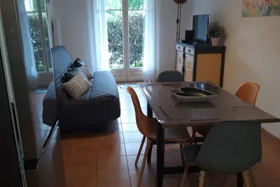 Image de Les Bastides  appart avec parking privé et piscine à 5 mn à pied du centre ville