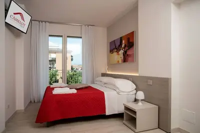 Image de Camelot Apartment Red7