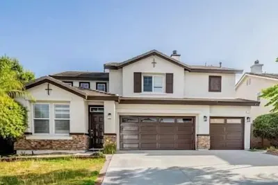 Image de 5 bds large house, Near Airport Ontario Mills, free parking, pets friendly.