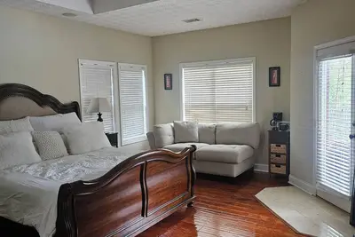 Image de Spacious  Atlanta  Home  w/ Private Pool Fire Pit & WiFi near Town and Airport