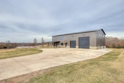 Image de Charming 4-bedroom cabin with 160 acres