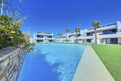 Image de Appartement au bord de la piscine, proche de la plage