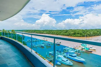 Image de Serene condo with ocean views, modern amenities & pool access
