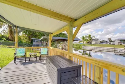 Image de 2 Mi to Lake Okeechobee: Waterfront Home w/ Deck!